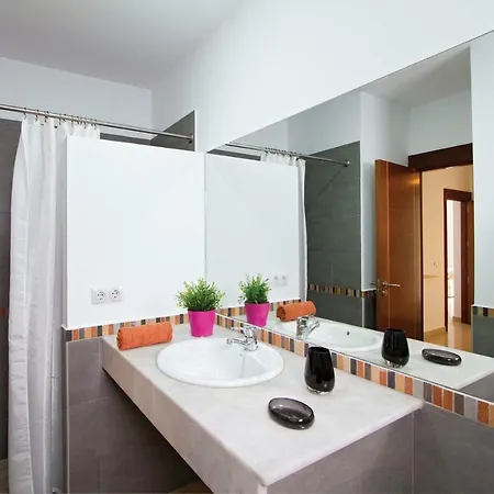 Playa Blanca Sleeps 6 Air Con Wifi *